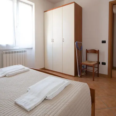 Lakeside Apartman *