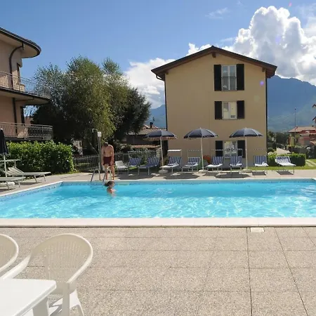 Lakeside Apartman *
